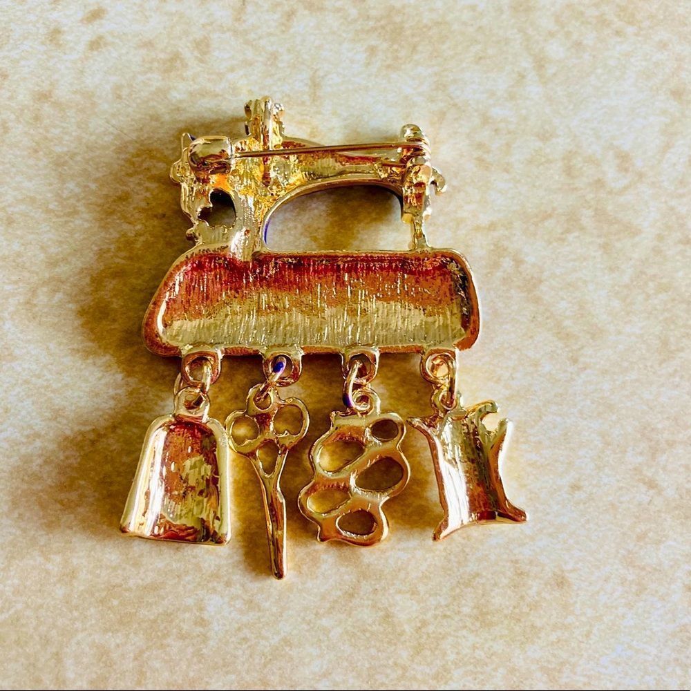 Sewing Machine Brooch - Picture 9 of 10